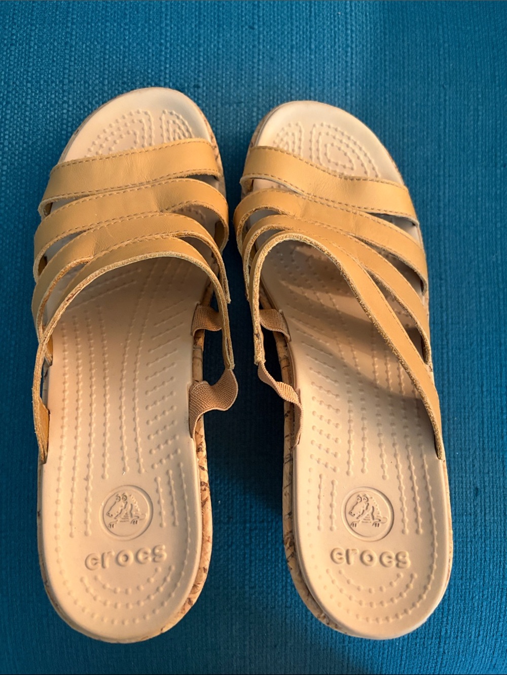 Crocs A-Leigh Wedge Sandals - Picture 4 of 9